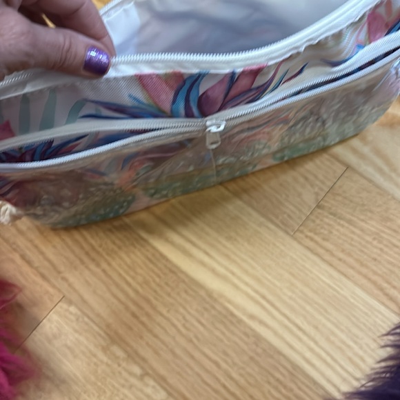 Canvas beach carryall. - Picture 4 of 9